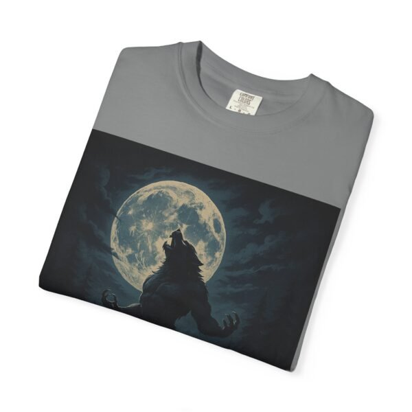Camiseta hombre lobo “La noche tiene sus propios secretos” – Ropa oscura y de terror unisex | Estilo gótico y paranormal - Image 11