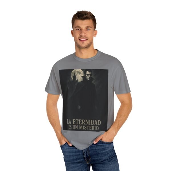 Camiseta vampiro “La eternidad es un misterio” – Estilo gótico oscuro | Ropa de horror y misterio unisex - Image 12