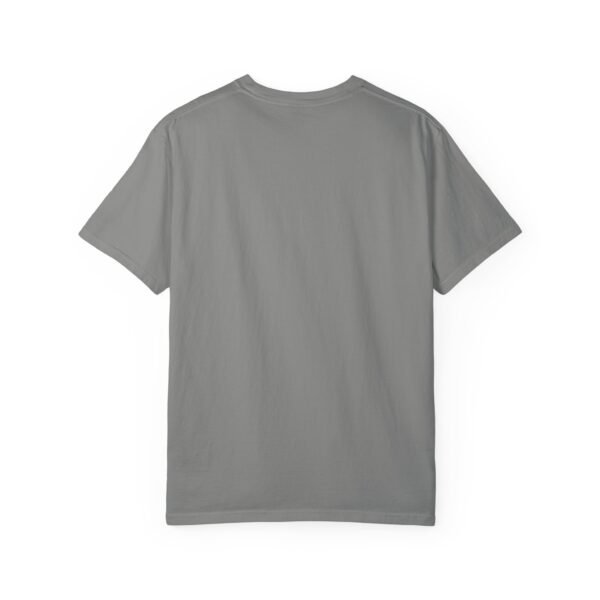 Camiseta criatura del lago “¿Qué se oculta bajo la superficie?” – Diseño de monstruo acuático | Ropa de misterio y terror unisex - Image 12