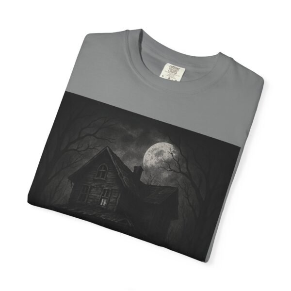 Camiseta casa embrujada “Cada pared tiene una historia” – Diseño de terror y misterio | Ropa oscura unisex - Image 7