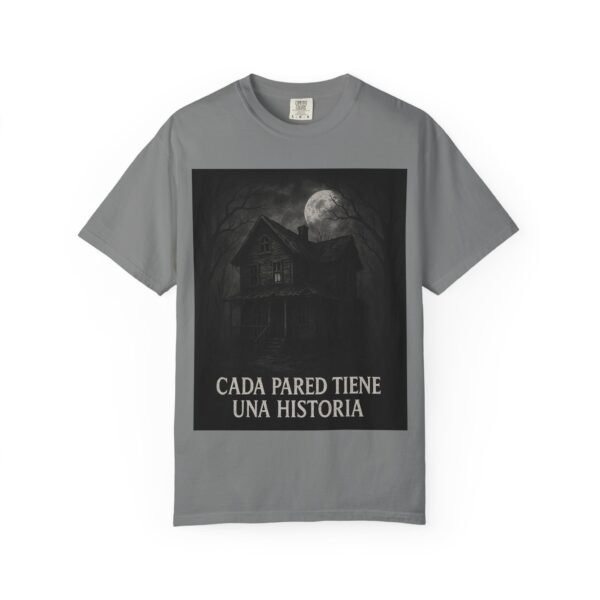 Camiseta casa embrujada “Cada pared tiene una historia” – Diseño de terror y misterio | Ropa oscura unisex - Image 5